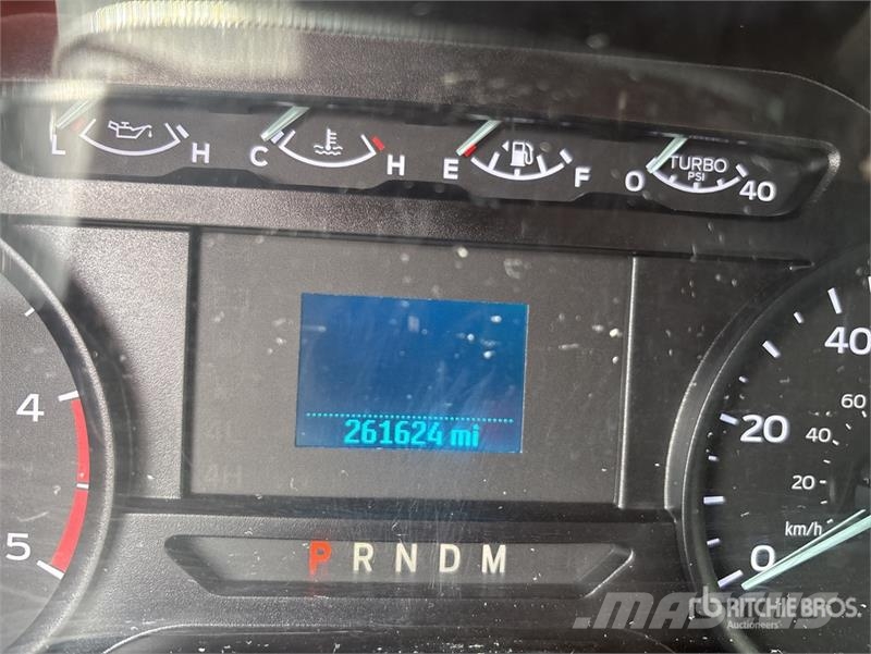Ford F-350 Tovornjaki s kesonom/platojem