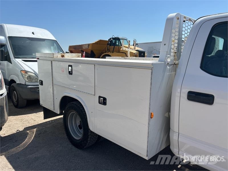 Ford F-350 4x2 Crew Cab Utility Truck Pickup/Sideaflæsning