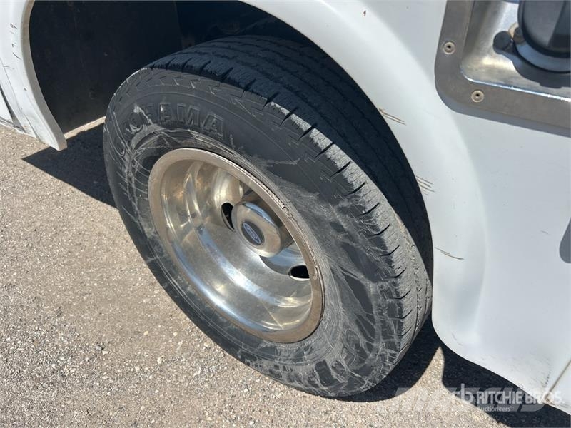 Ford F-350 4x2 Crew Cab Utility Truck Pickup/Sideaflæsning