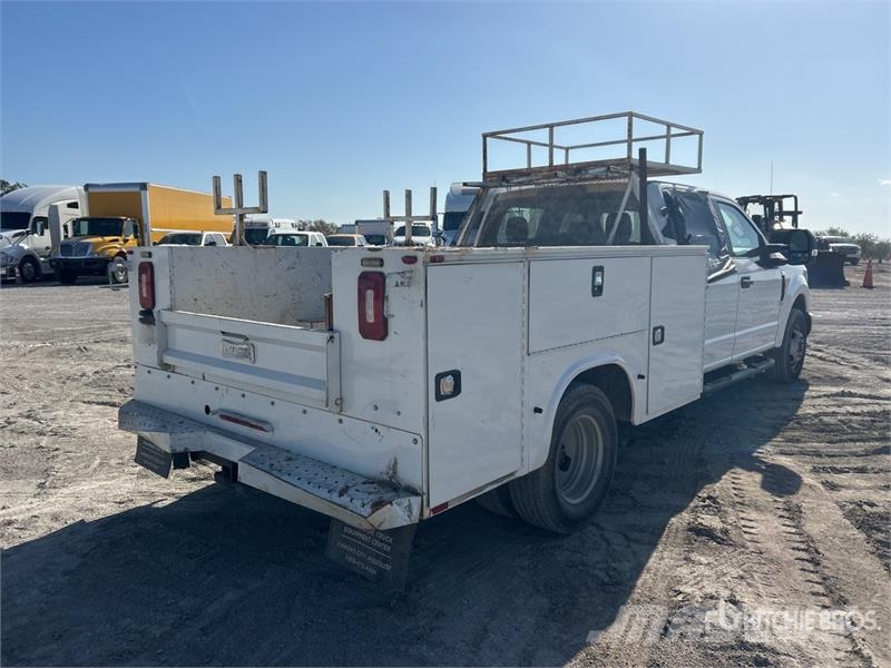 Ford F-350 4x2 Crew Cab Utility Truck Пікапи / Бічне розвантаження