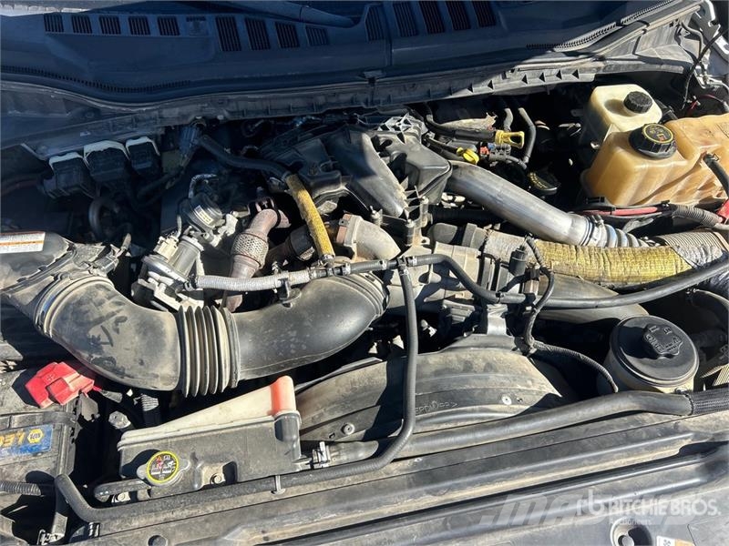 Ford F-350 4x2 Crew Cab Pickup その他