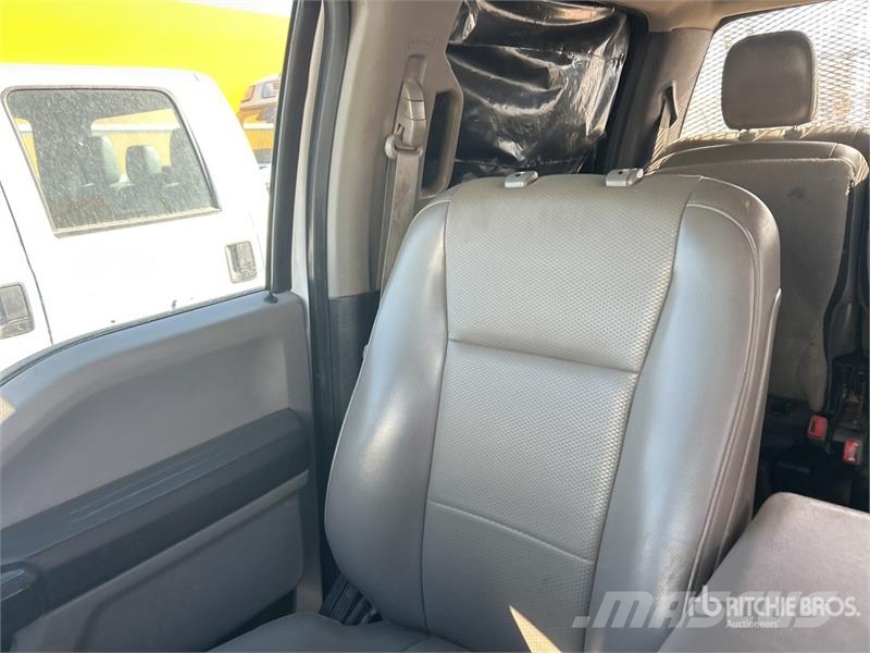 Ford F-350 4x2 Crew Cab Utility Truck Пікапи / Бічне розвантаження
