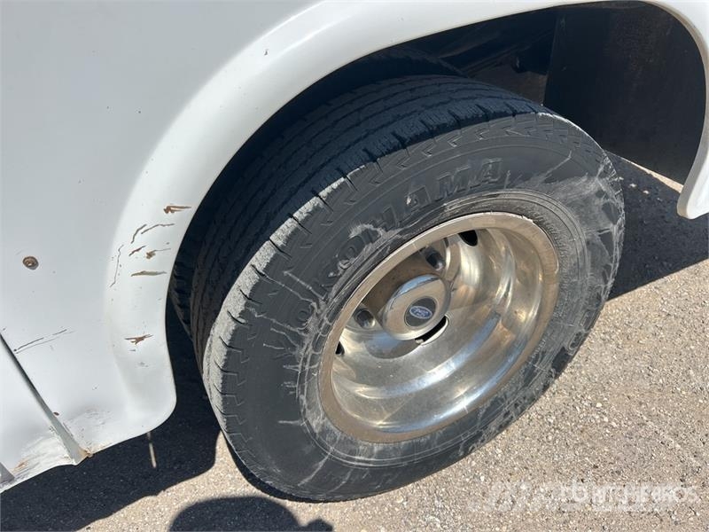 Ford F-350 4x2 Crew Cab Utility Truck Pickup/Sideaflæsning