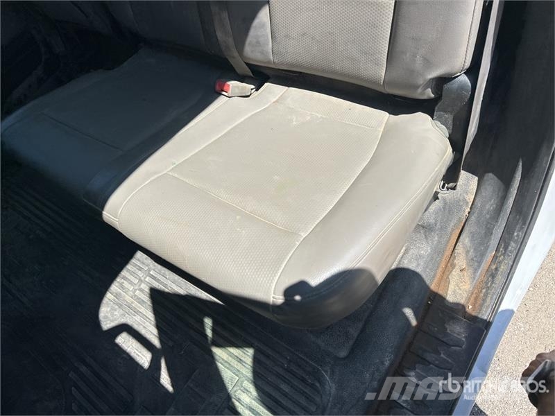 Ford F-350 4x2 Crew Cab Utility Truck Pickup/Sideaflæsning