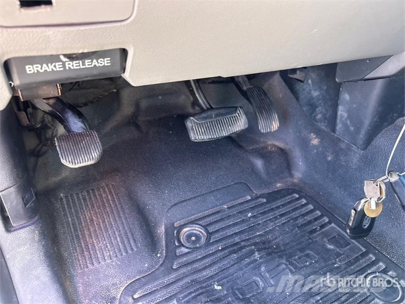 Ford F-350 4x2 Crew Cab Pickup その他