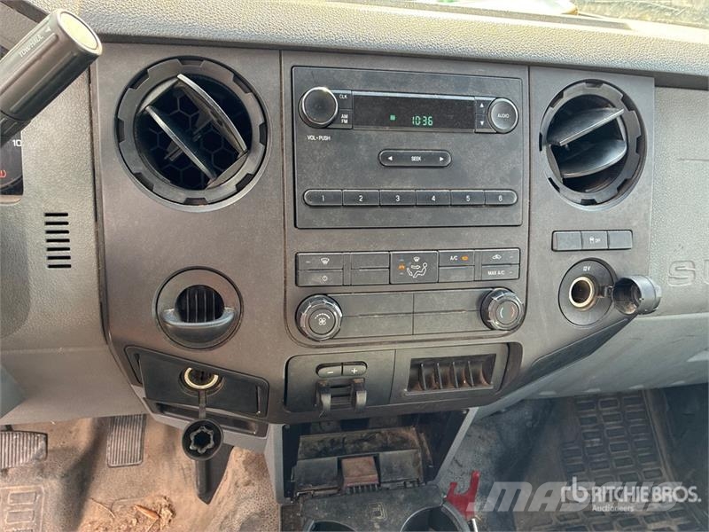 Ford F-350 4x2 Crew Cab Pickup Citi