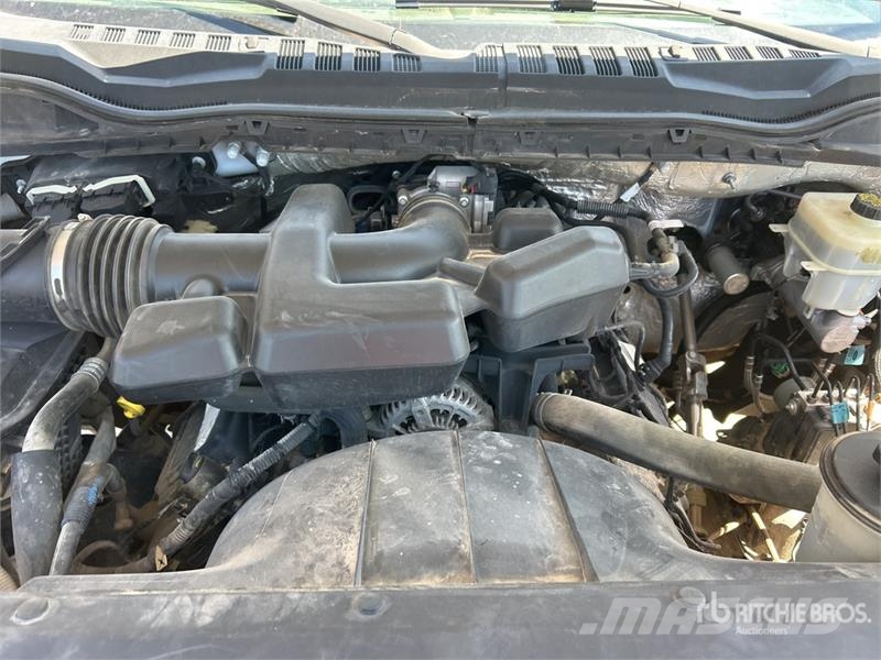 Ford F-350 4x2 Crew Cab Utility Truck Pickup/Sideaflæsning