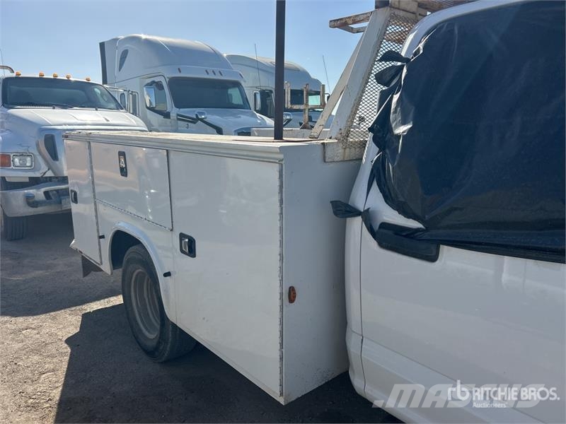 Ford F-350 4x2 Crew Cab Utility Truck Пікапи / Бічне розвантаження