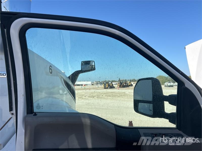 Ford F-350 4x2 Crew Cab Utility Truck Пікапи / Бічне розвантаження
