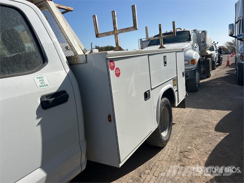 Ford F-350 4x2 Crew Cab Utility Truck Пікапи / Бічне розвантаження