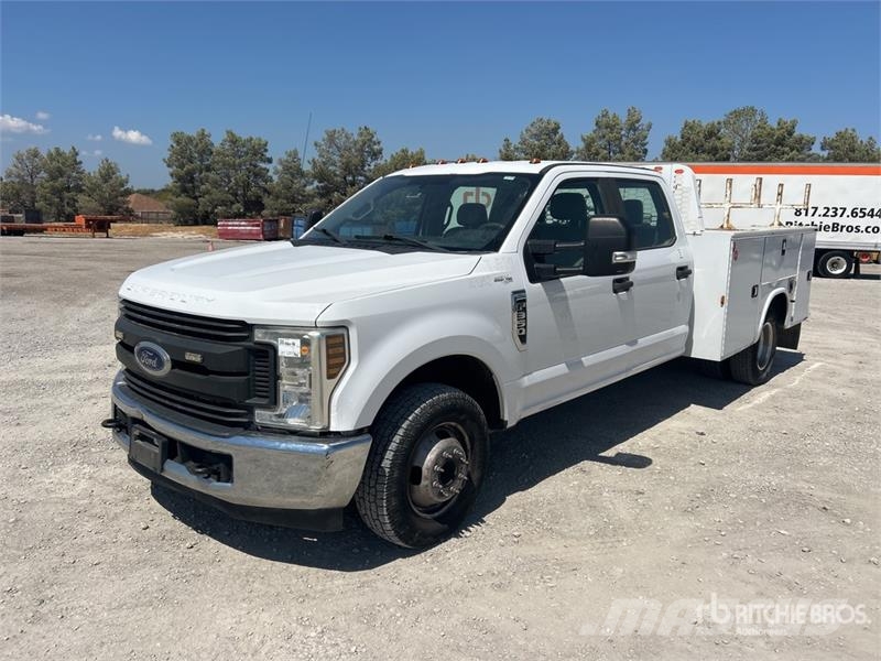 Ford F-350 4x2 Crew Cab Utility Truck Pickup/Sideaflæsning