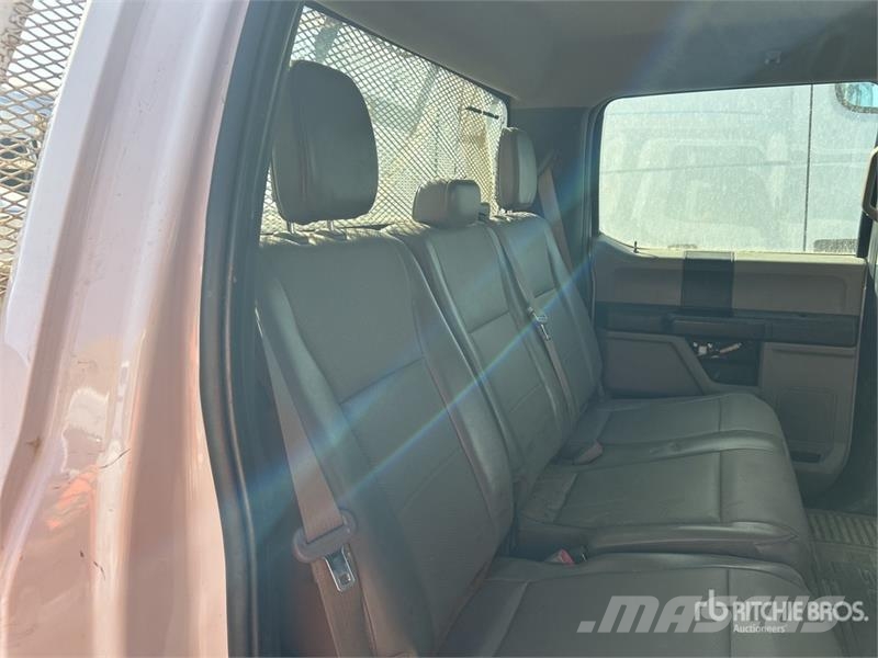 Ford F-350 4x2 Crew Cab Utility Truck Пікапи / Бічне розвантаження