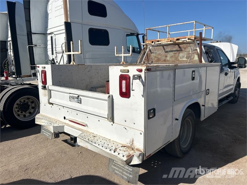 Ford F-350 4x2 Crew Cab Utility Truck Пікапи / Бічне розвантаження