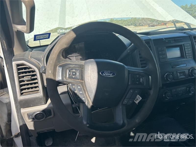 Ford F-350 4x2 Crew Cab Utility Truck Пікапи / Бічне розвантаження