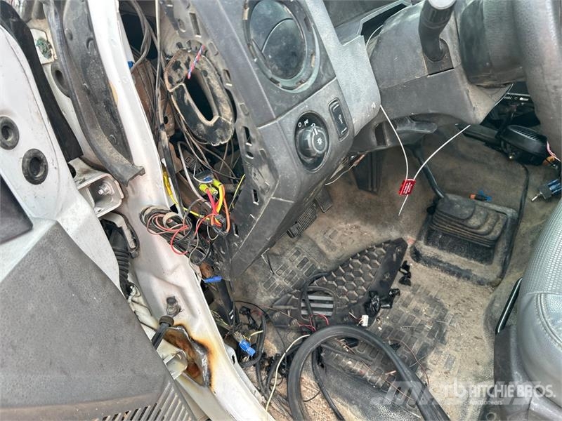 Ford F-350 4x2 Extended Cab Utility Truck (Inoperable) Caja abierta/laterales abatibles