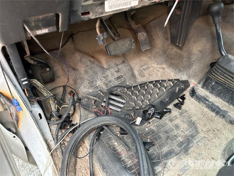 Ford F-350 4x2 Extended Cab Utility Truck (Inoperable) Caja abierta/laterales abatibles
