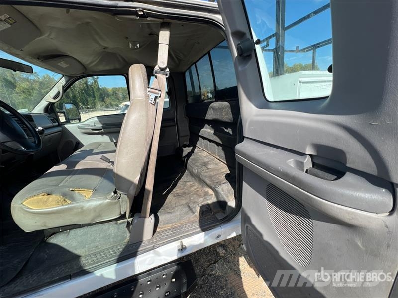 Ford F-350 4x2 Extended Cab Utility Truck Vieglais kravas automobilis/izkraušana no sāniem