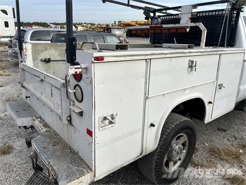 Ford F-350 4x2 Extended Cab Utility Truck (Inoperable) Caja abierta/laterales abatibles