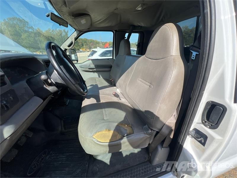 Ford F-350 4x2 Extended Cab Utility Truck Vieglais kravas automobilis/izkraušana no sāniem