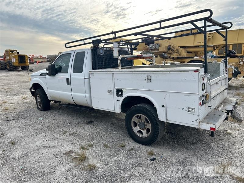 Ford F-350 4x2 Extended Cab Utility Truck (Inoperable) Caja abierta/laterales abatibles