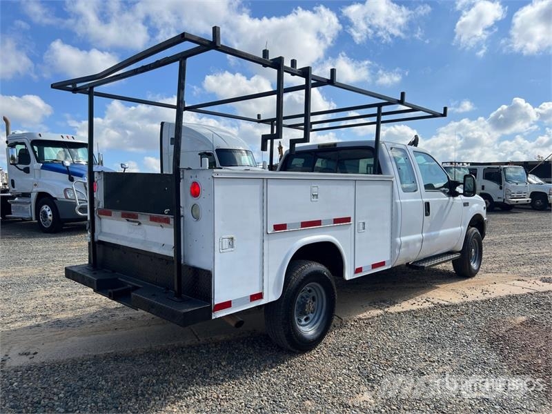 Ford F-350 4x2 Extended Cab Utility Truck Vieglais kravas automobilis/izkraušana no sāniem