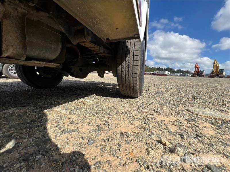Ford F-350 4x2 Extended Cab Utility Truck Vieglais kravas automobilis/izkraušana no sāniem