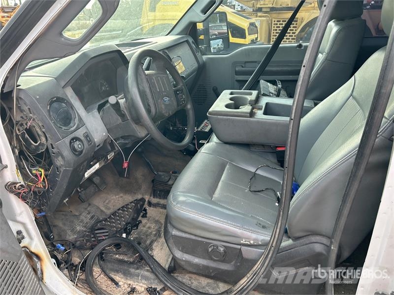 Ford F-350 4x2 Extended Cab Utility Truck (Inoperable) Caja abierta/laterales abatibles