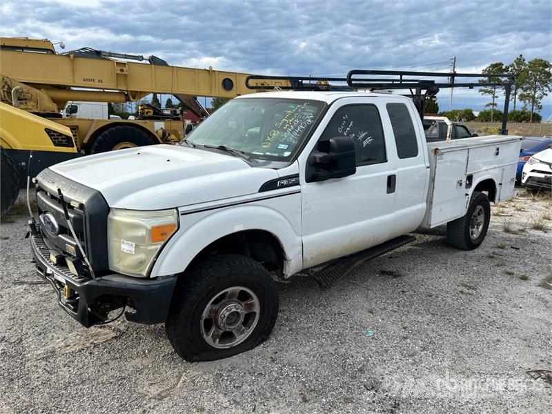 Ford F-350 4x2 Extended Cab Utility Truck (Inoperable) Caja abierta/laterales abatibles