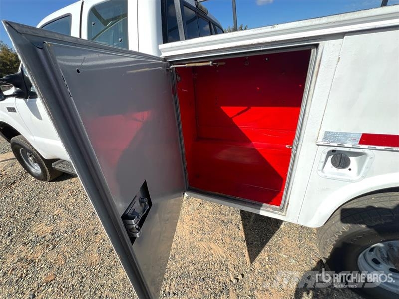 Ford F-350 4x2 Extended Cab Utility Truck Vieglais kravas automobilis/izkraušana no sāniem