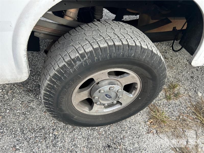 Ford F-350 4x2 Extended Cab Utility Truck (Inoperable) Caja abierta/laterales abatibles