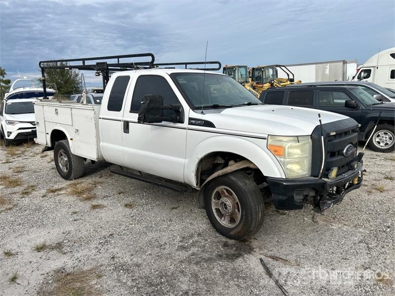 Ford F-350 4x2 Extended Cab Utility Truck (Inoperable) Caja abierta/laterales abatibles