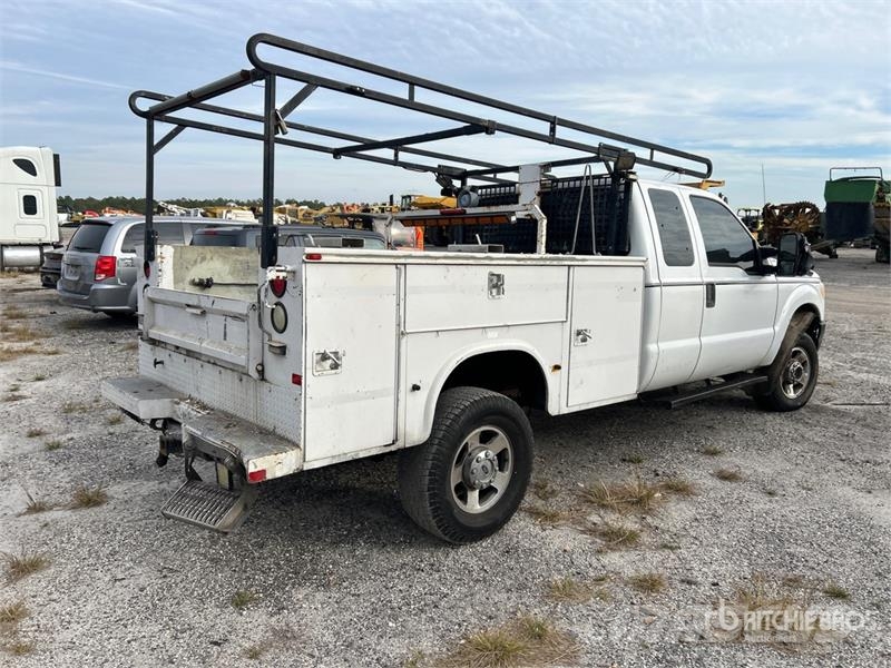 Ford F-350 4x2 Extended Cab Utility Truck (Inoperable) Caja abierta/laterales abatibles