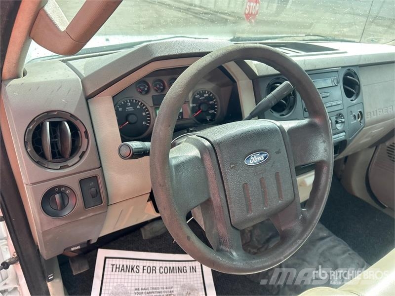 Ford F-350 4x2 Pickup Egyéb