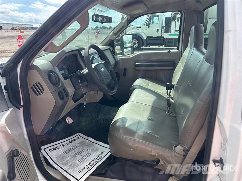 Ford F-350 4x2 Pickup Egyéb