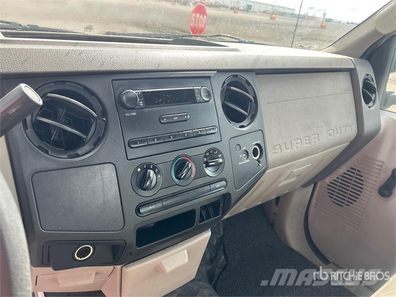 Ford F-350 4x2 Pickup Egyéb