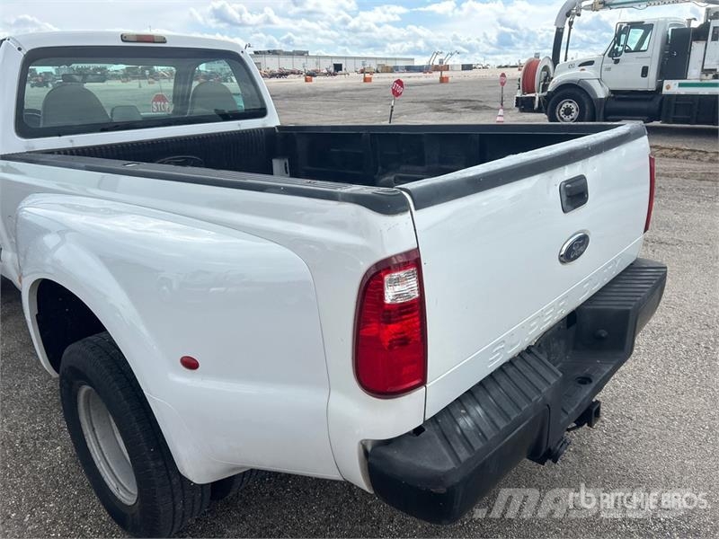 Ford F-350 4x2 Pickup Egyéb