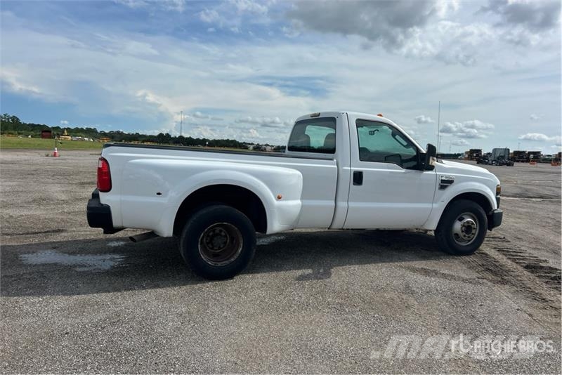 Ford F-350 4x2 Pickup Egyéb