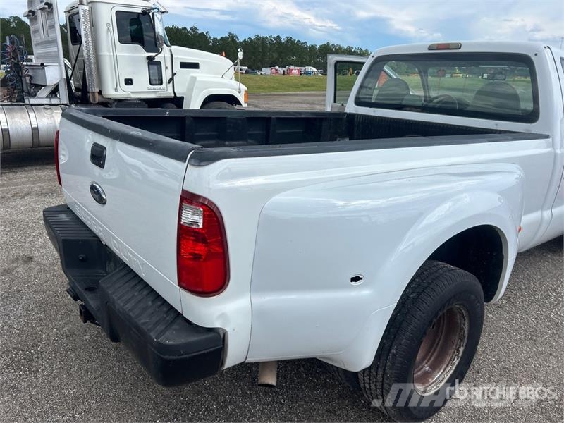 Ford F-350 4x2 Pickup Egyéb