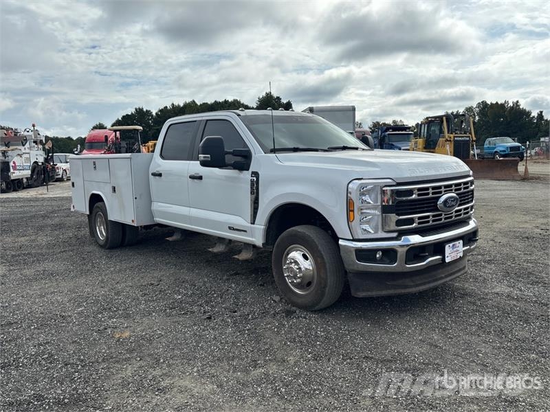 Ford F-350 4x4 Crew Cab Utility Truck Vieglais kravas automobilis/izkraušana no sāniem