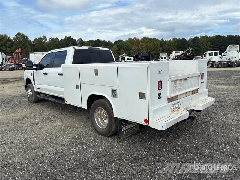 Ford F-350 4x4 Crew Cab Utility Truck Vieglais kravas automobilis/izkraušana no sāniem