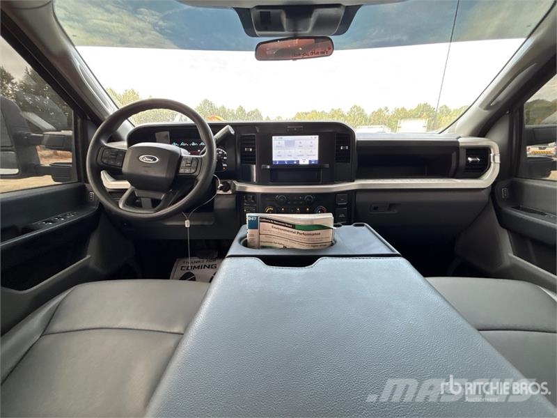 Ford F-350 4x4 Crew Cab Utility Truck Vieglais kravas automobilis/izkraušana no sāniem