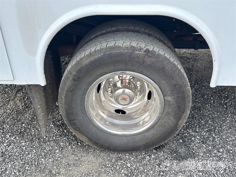 Ford F-350 4x4 Crew Cab Utility Truck Vieglais kravas automobilis/izkraušana no sāniem