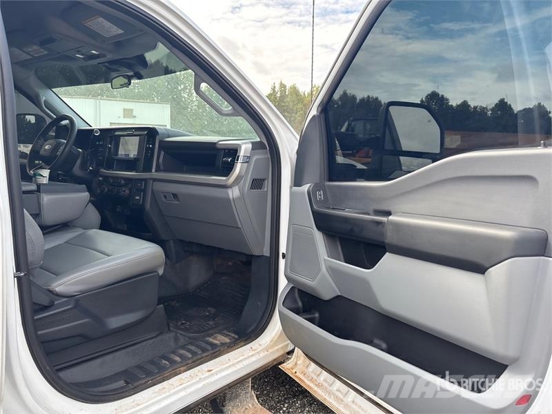 Ford F-350 4x4 Crew Cab Utility Truck Vieglais kravas automobilis/izkraušana no sāniem