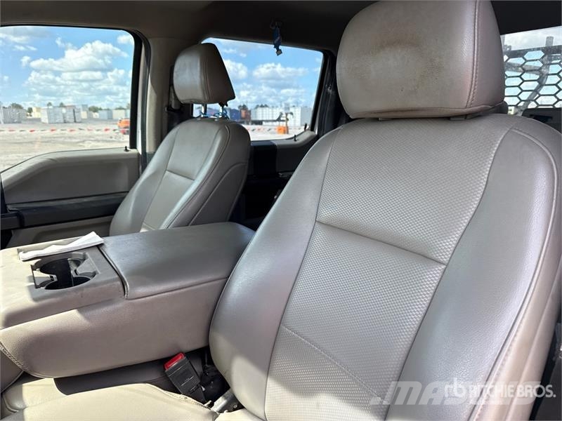 Ford F-350 4x4 Crew Cab Pickup Citi