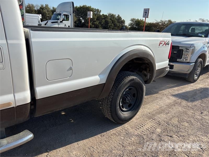 Ford F-350 4x4 Crew Cab Pickup Άλλα Vans