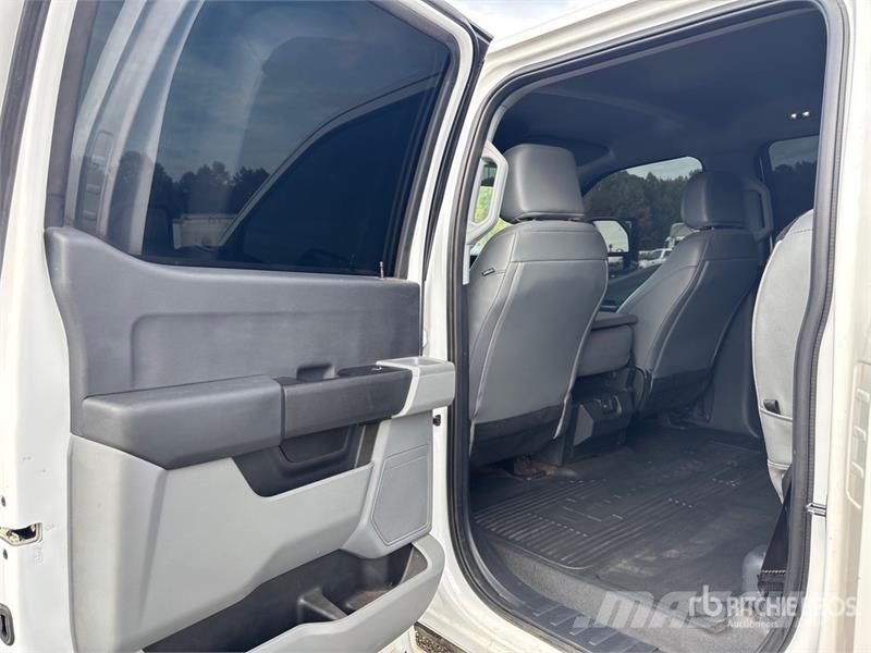 Ford F-350 4x4 Crew Cab Utility Truck Vieglais kravas automobilis/izkraušana no sāniem