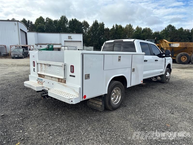 Ford F-350 4x4 Crew Cab Utility Truck Vieglais kravas automobilis/izkraušana no sāniem