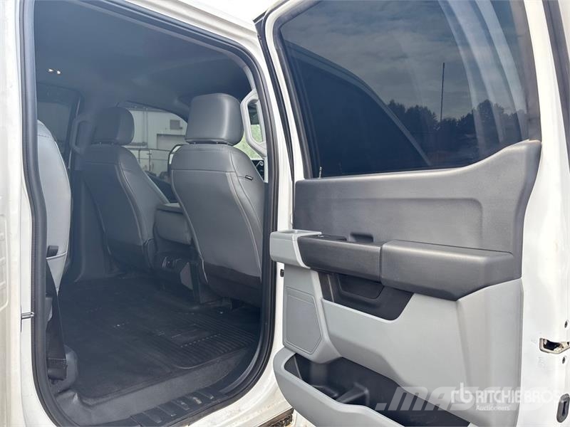 Ford F-350 4x4 Crew Cab Utility Truck Vieglais kravas automobilis/izkraušana no sāniem