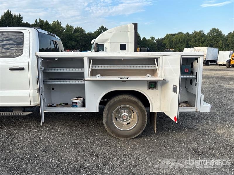 Ford F-350 4x4 Crew Cab Utility Truck Vieglais kravas automobilis/izkraušana no sāniem