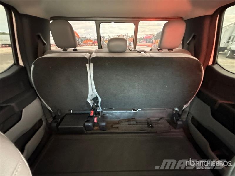 Ford F-350 4x4 Crew Cab Utility Truck Vieglais kravas automobilis/izkraušana no sāniem